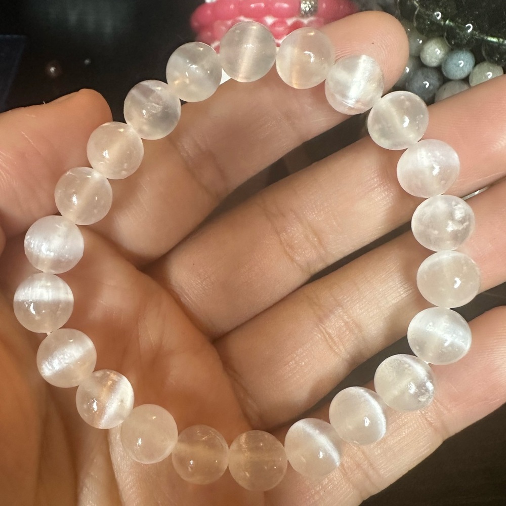 White selenite bracelet | 8mm - Picture 2 of 2